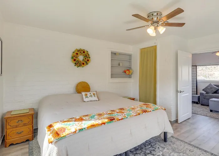 Route 66 Roadtripper Retreat W/ Private Backyard Hébergement de vacances *