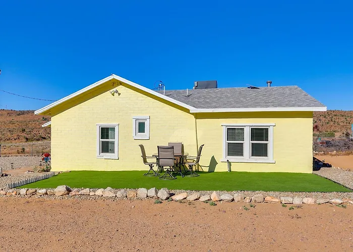 Route 66 Roadtripper Retreat W/ Private Backyard * Kingman
